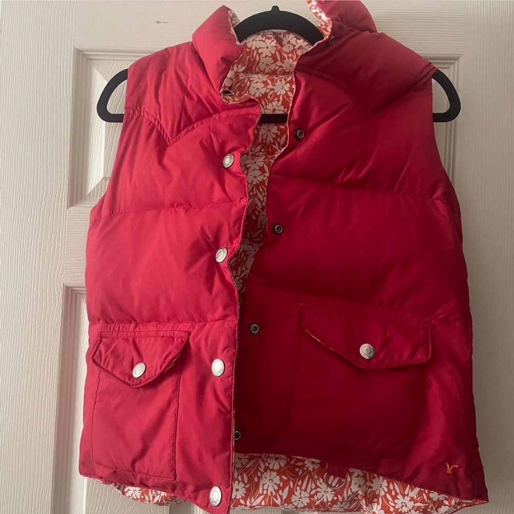 American Eagle red and floral reversible puffer vest
